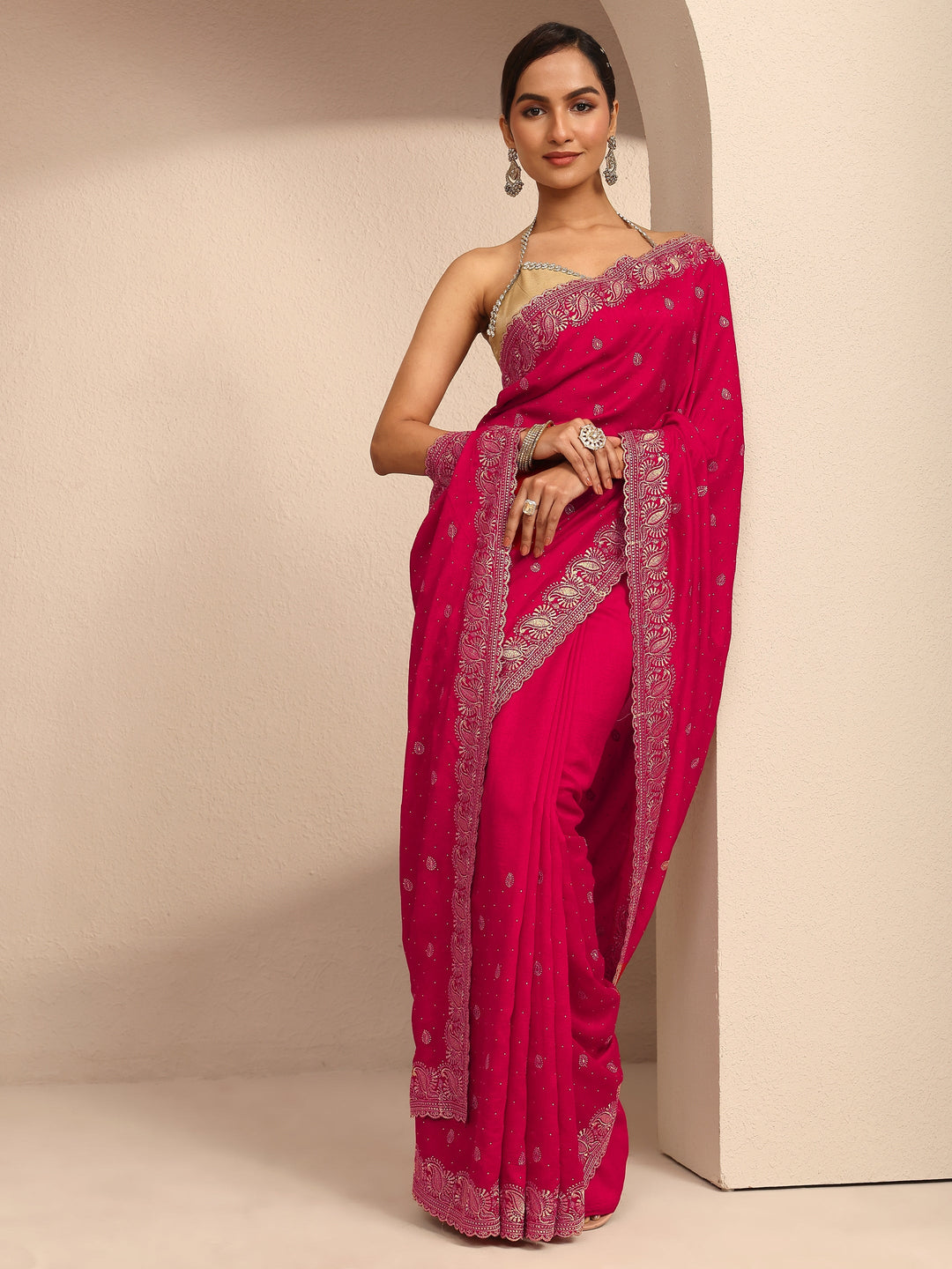 Red Embroidered Silk Blend Saree With Unstitched Blouse Piece