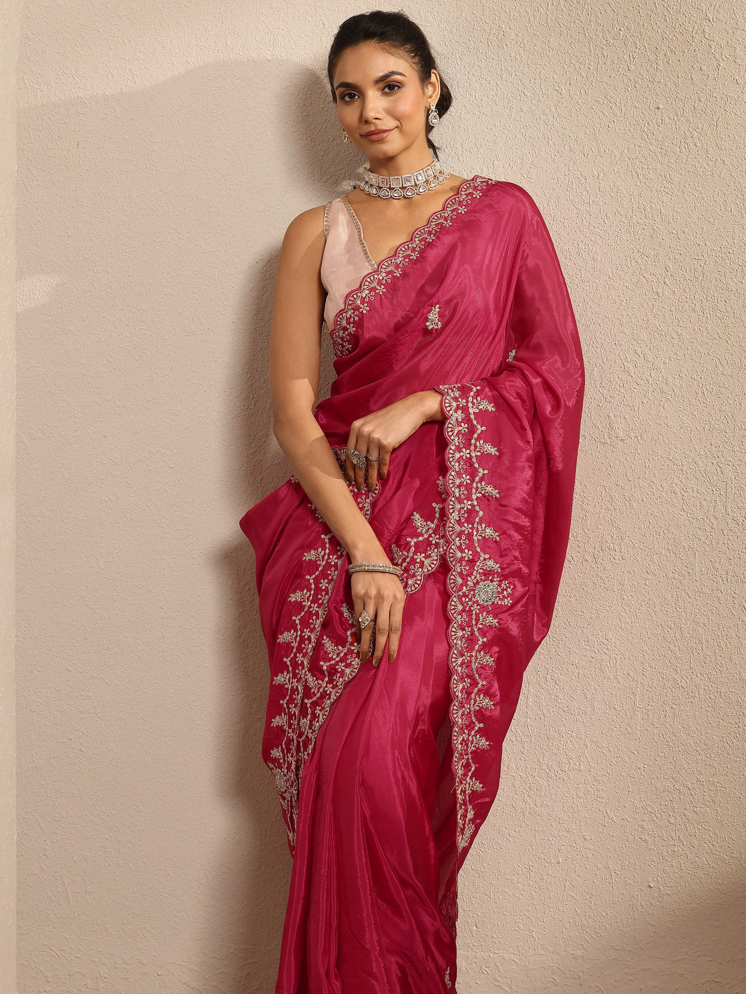 Red Embroidered Silk Blend Saree With Unstitched Blouse Piece