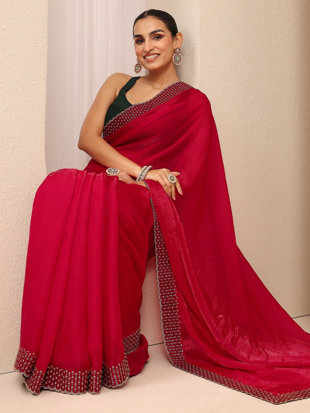 Red Solid Silk Blend Saree With Unstitched Blouse Piece
