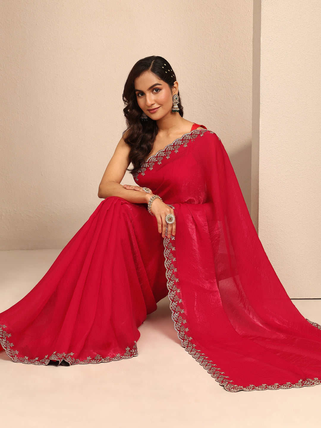 Red Solid Silk Blend Saree With Unstitched Blouse Piece
