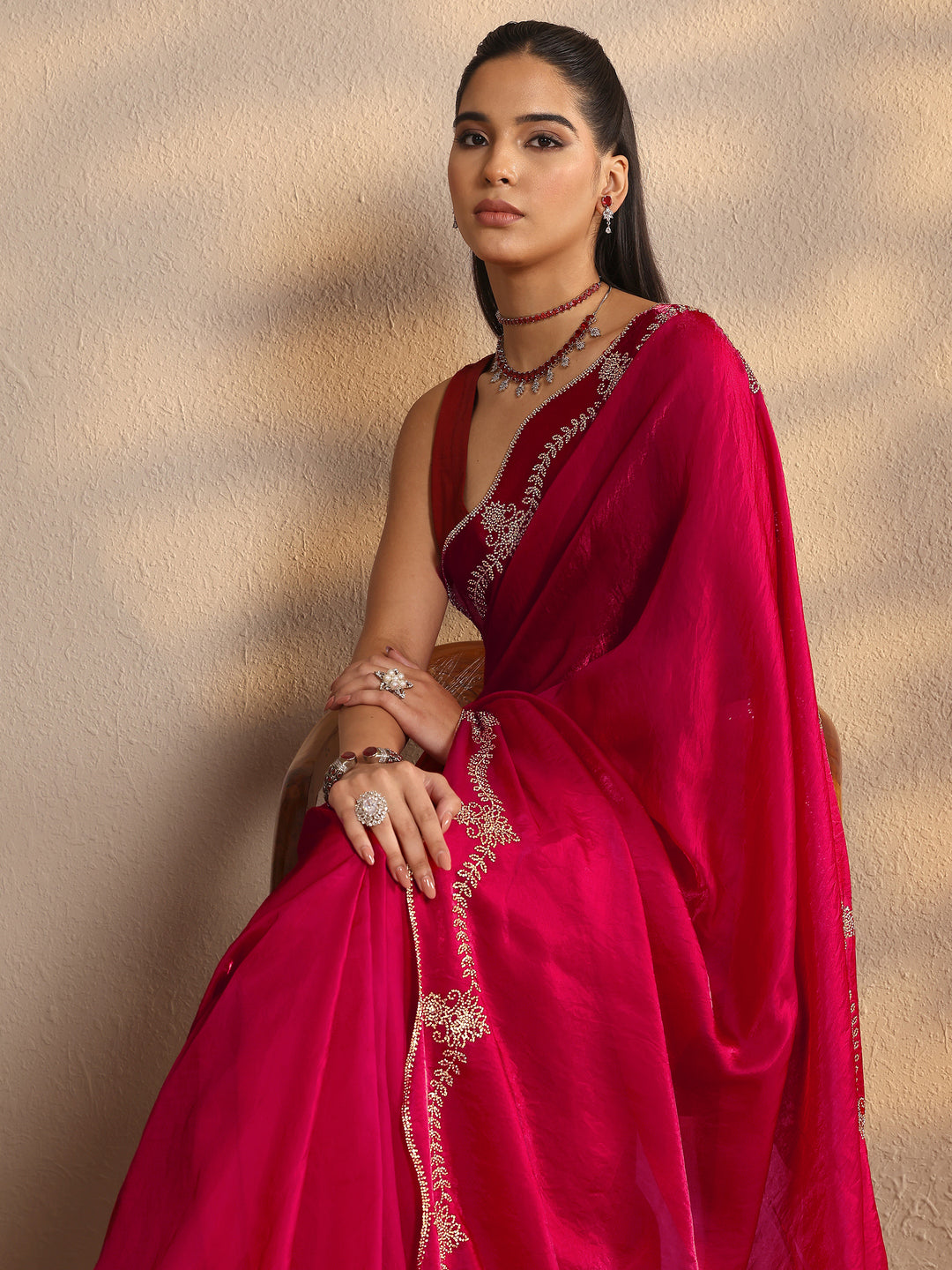 Red Solid Silk Blend Saree With Unstitched Blouse Piece