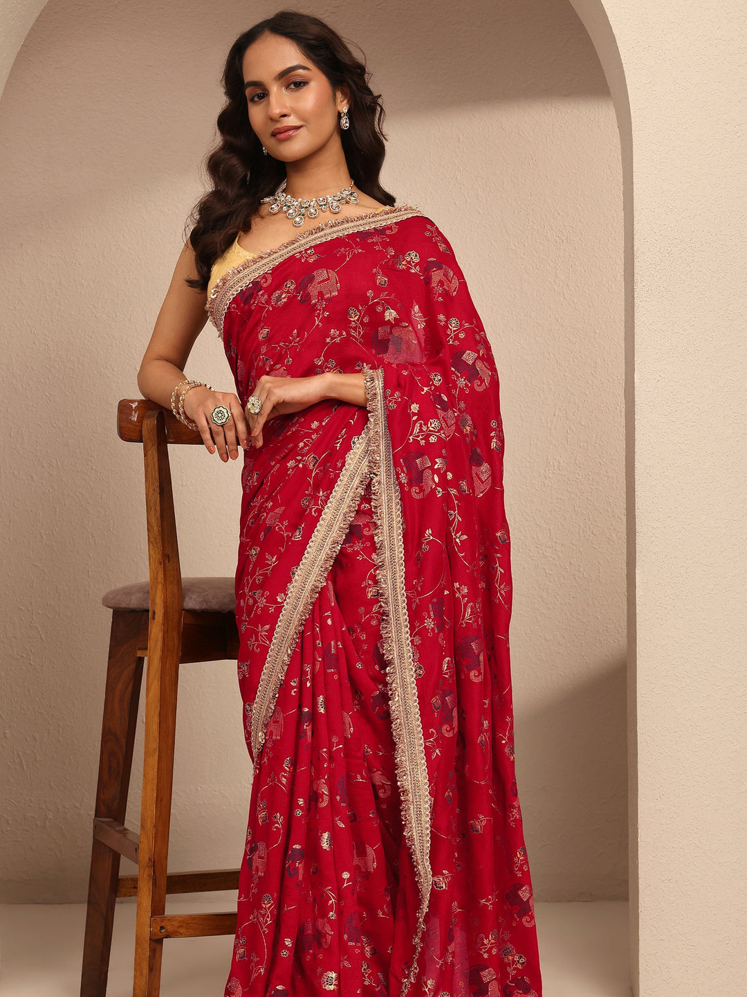 Red Tribal Printed Silk Blend Saree With Unstitched Blouse Piece