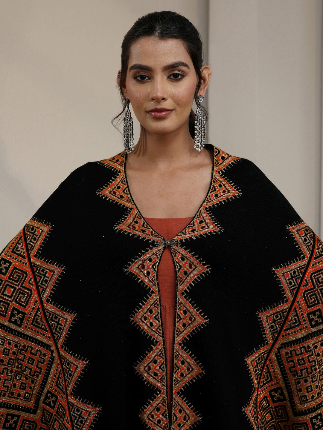 Libas Black Geometric Knitted Acrylic Wrap Shawl