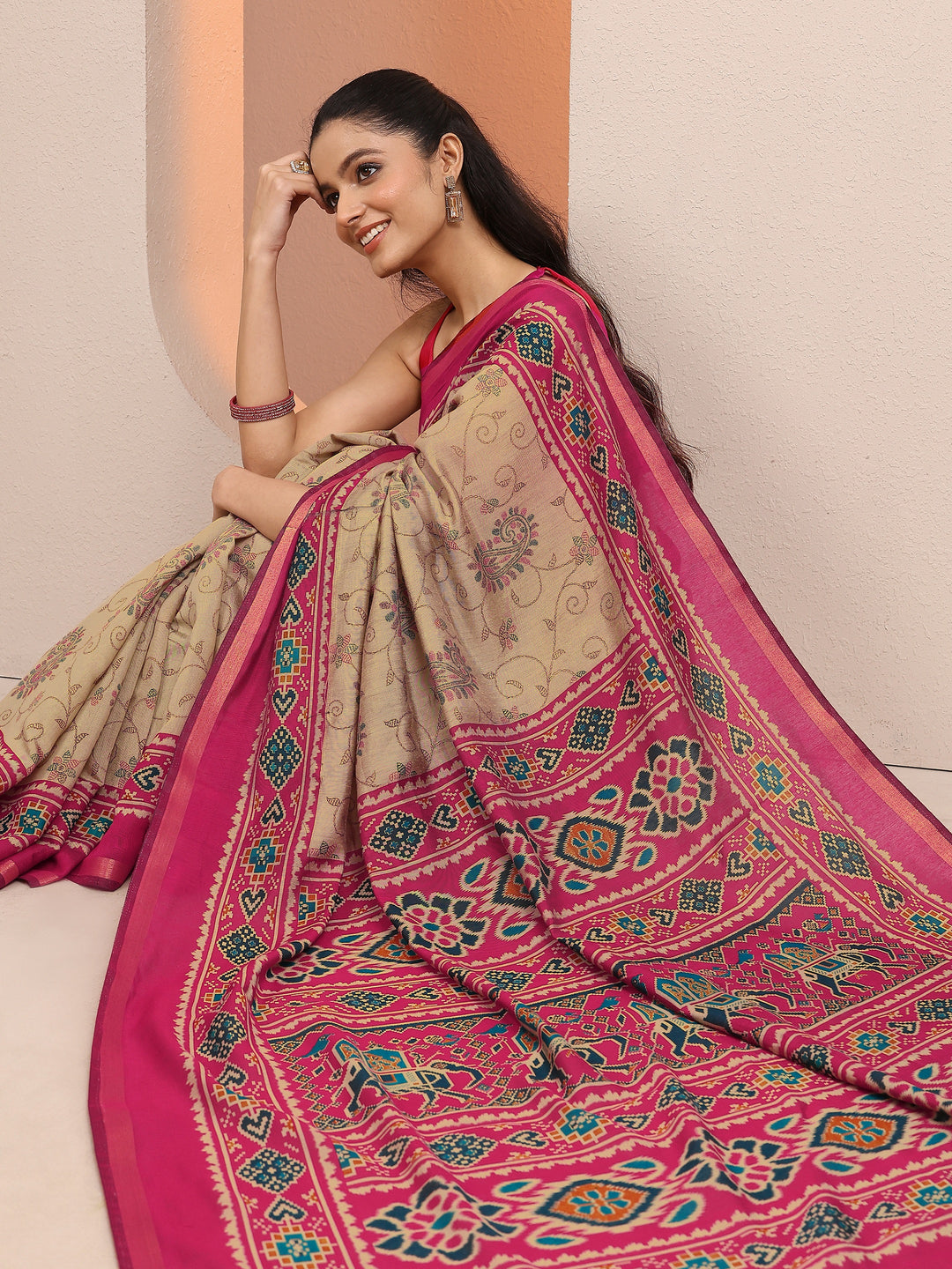 Beige Paisley Printed Silk Blend Saree With Unstitched Blouse Piece