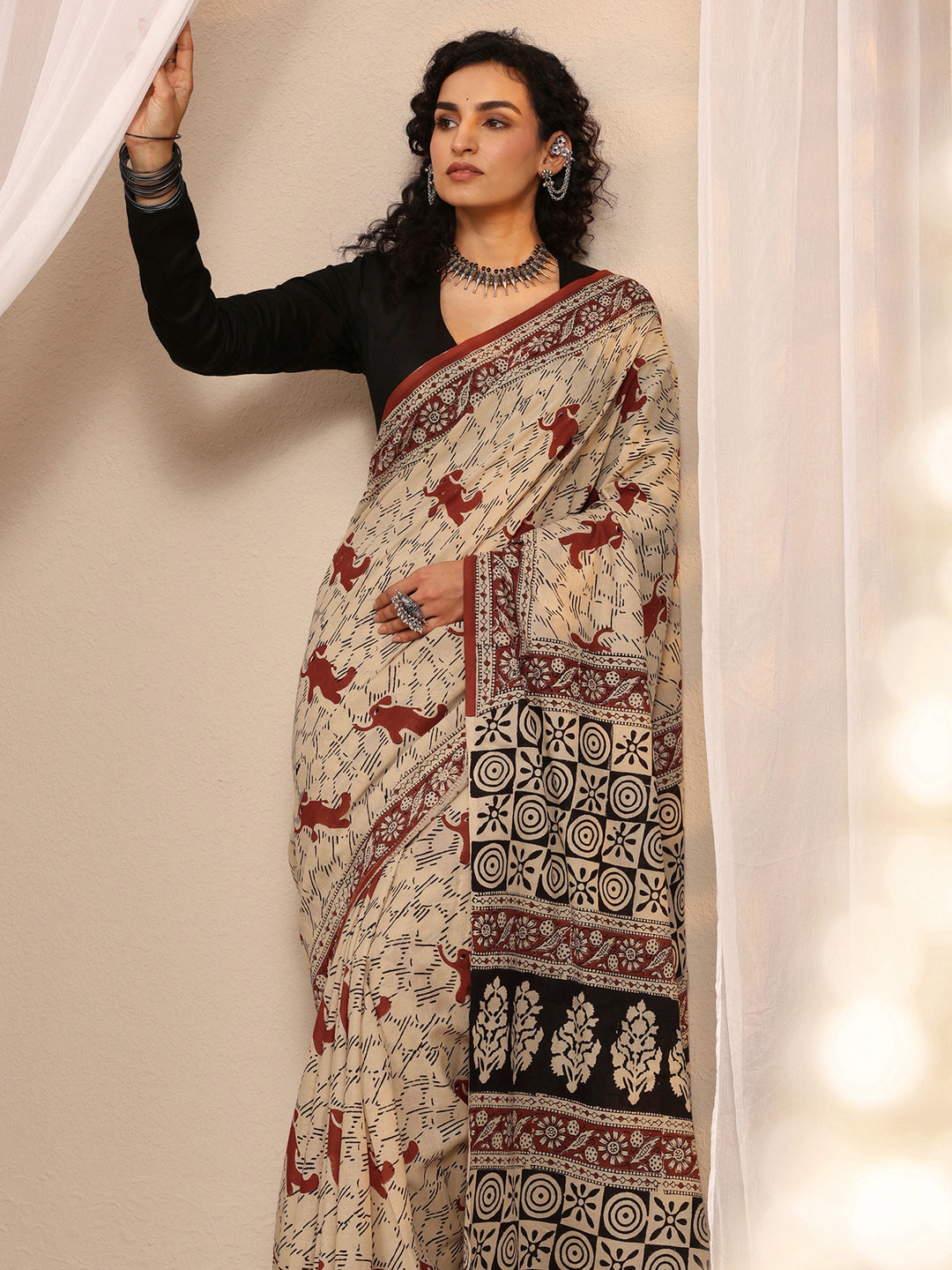 Beige Printed Cotton Blend Saree With Unstitched Blouse Piece