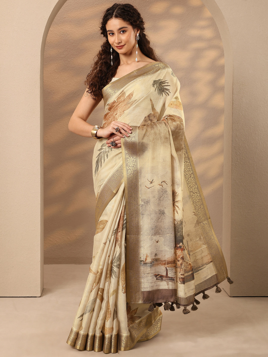 Beige Printed Silk Blend Saree With Unstitched Blouse Piece