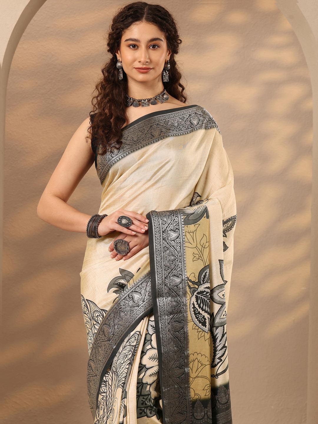 Beige Printed Silk Blend Saree With Unstitched Blouse Piece