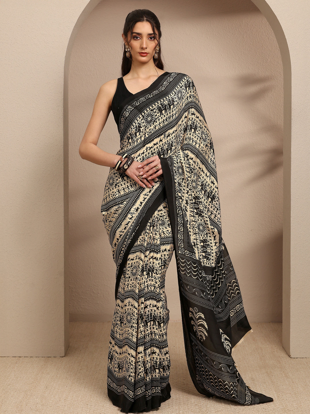 Black Ethnic Motifs Printed Silk Blend Saree With Unstitched Blouse Piece