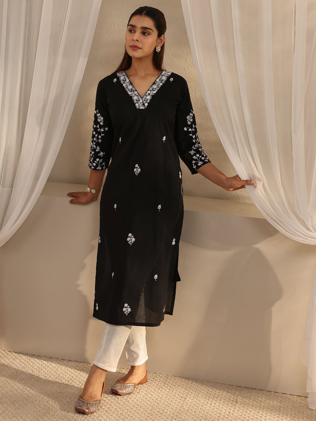 Black Floral Embroidered Cotton Straight Kurta