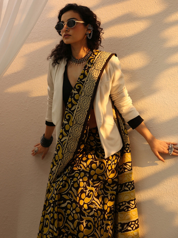 Black Floral Printed Cotton Blend Saree With Unstitched Blouse Piece