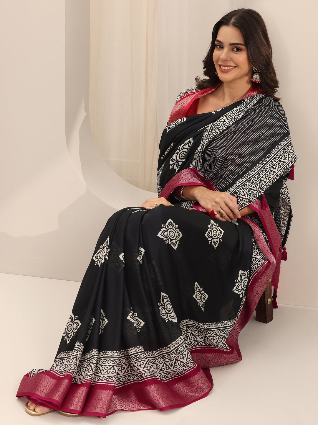 Black Printed Georgette Saree With Unstitched Blouse Piece