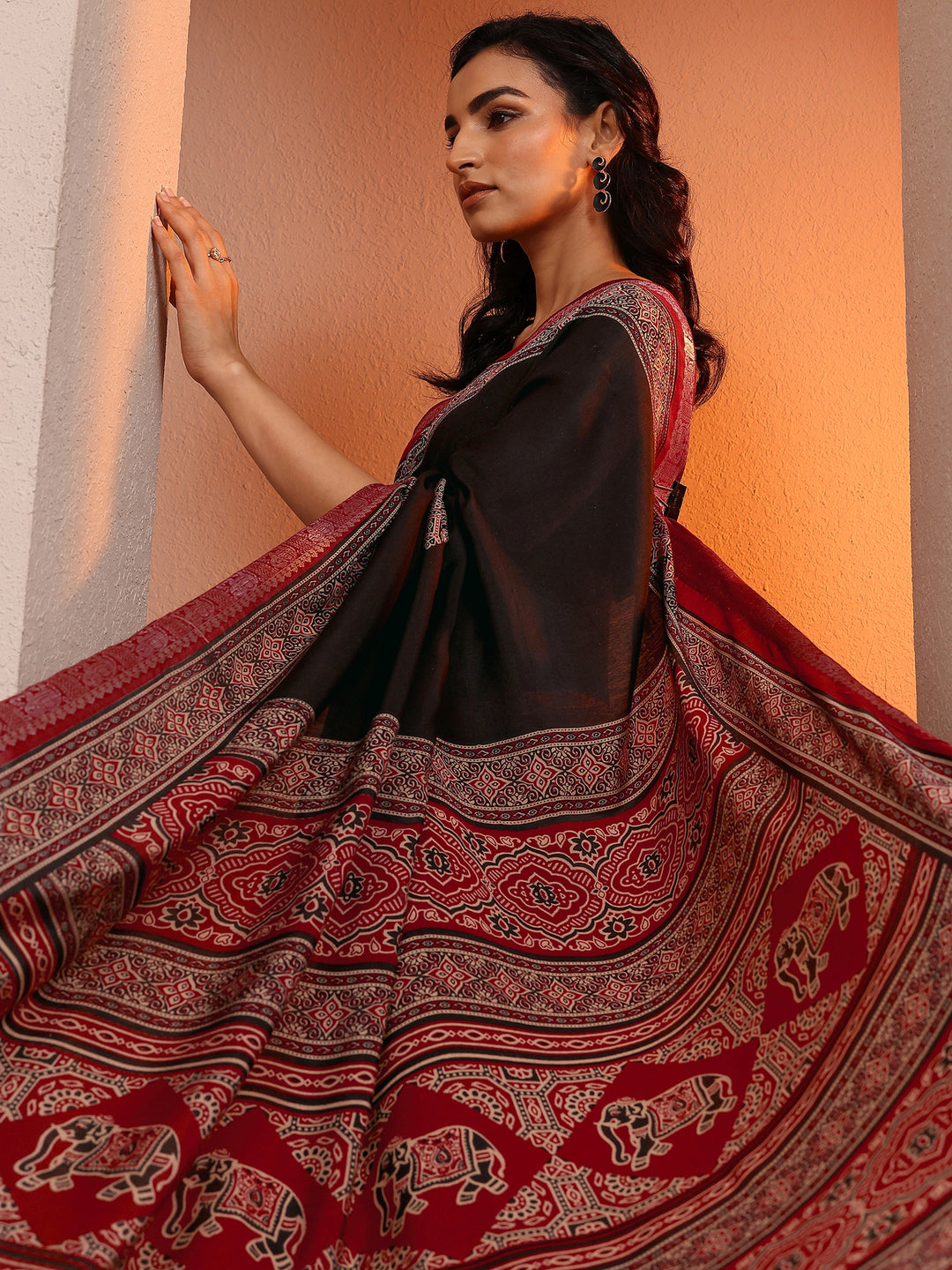 Black Printed Silk Blend Saree With Unstitched Blouse Piece