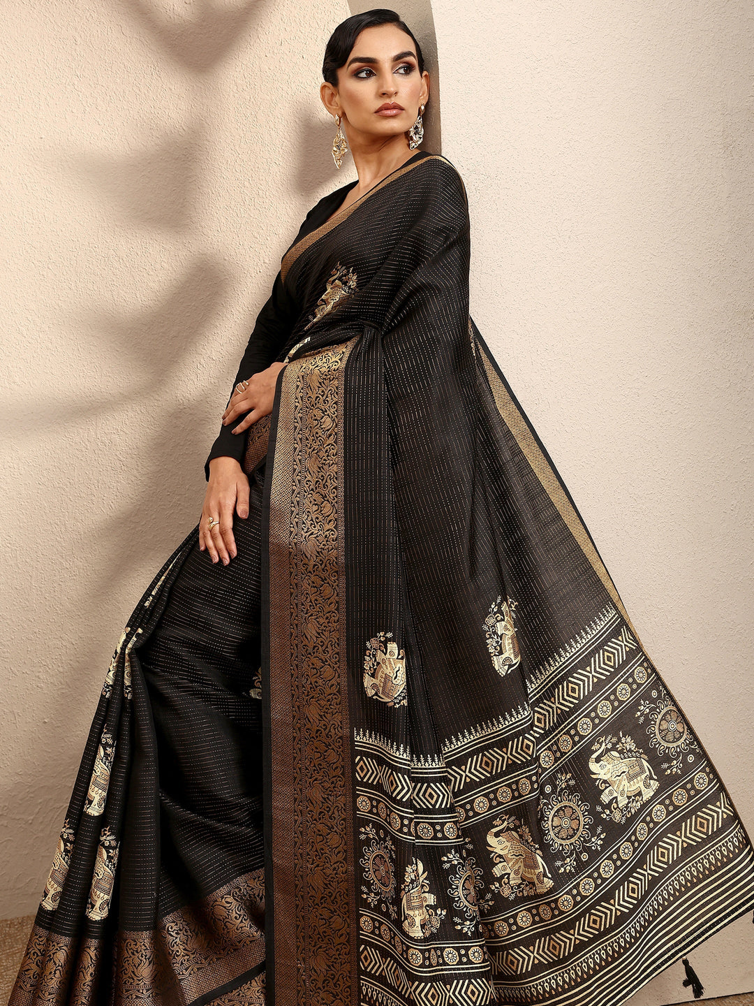 Black Printed Silk Blend Saree With Unstitched Blouse Piece