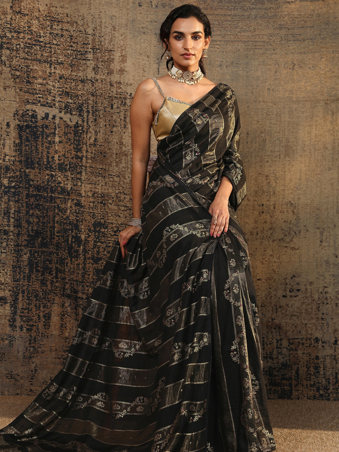 Black Woven Design Silk Blend Banarasi Saree With Unstitched Blouse Piece