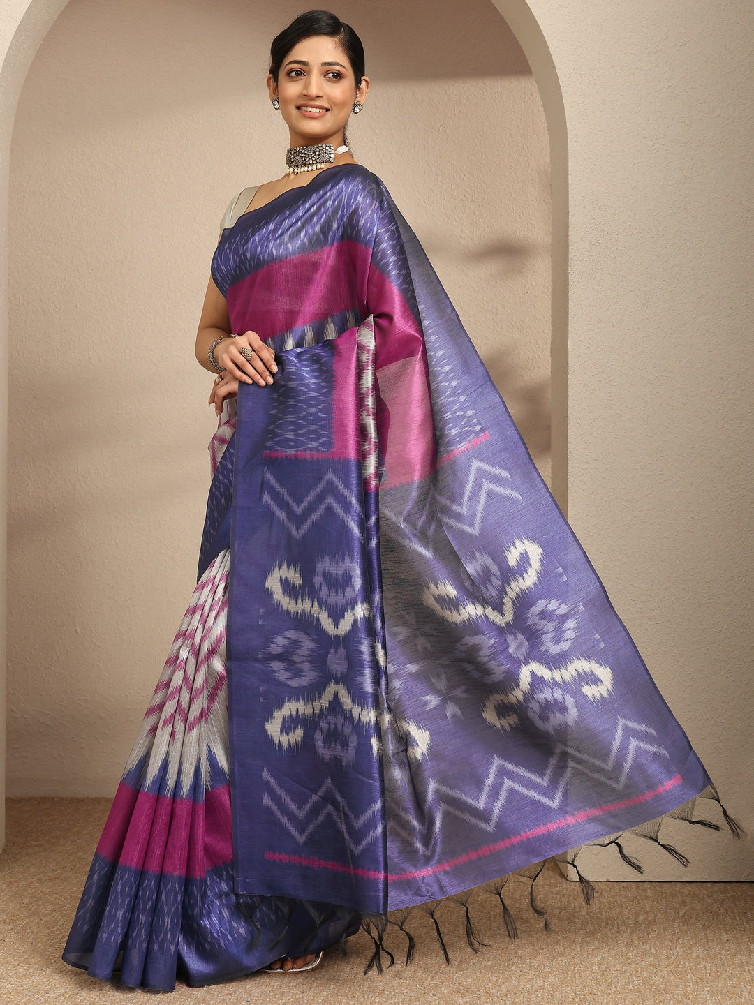 Blue Abstract Printed Silk Saree With Unstitched Blouse Piece