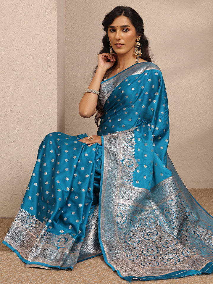 Blue Embroidered Silk Blend Saree With Unstitched Blouse Piece