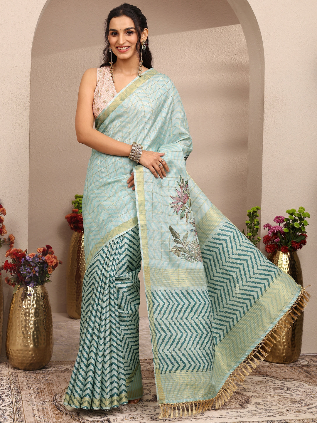 Blue Embroidered Silk Blend Saree With Unstitched Blouse Piece