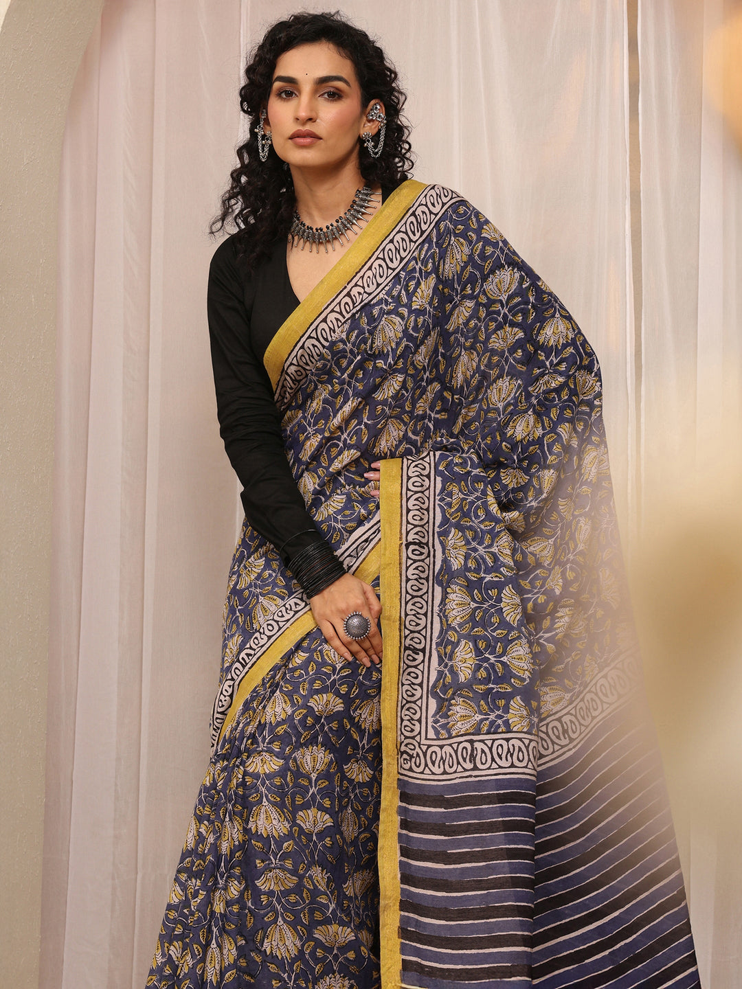 Blue Floral Printed Cotton Blend Saree With Unstitched Blouse Piece