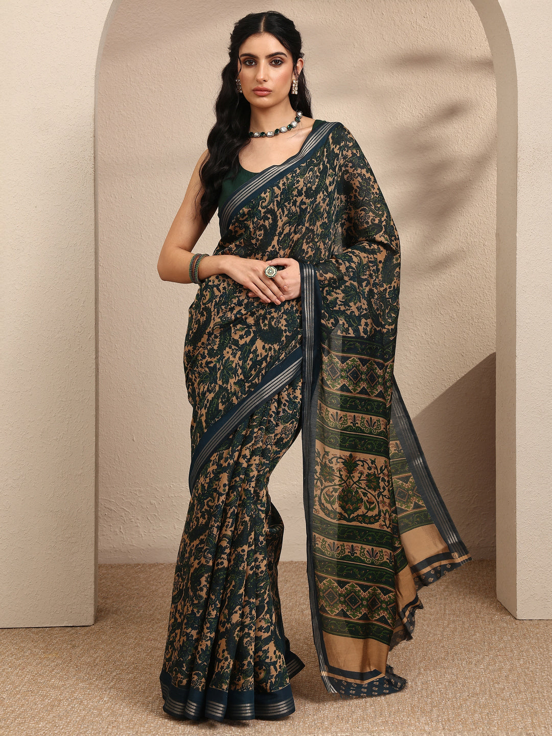 Blue Paisley Printed Silk Blend Saree With Unstitched Blouse Piece