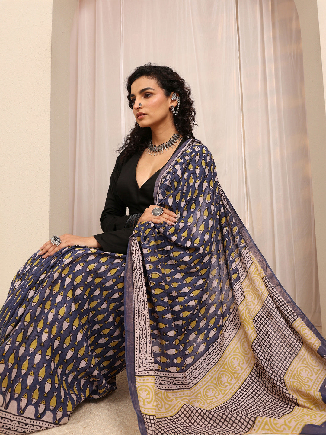 Blue Printed Cotton Blend Saree With Unstitched Blouse Piece