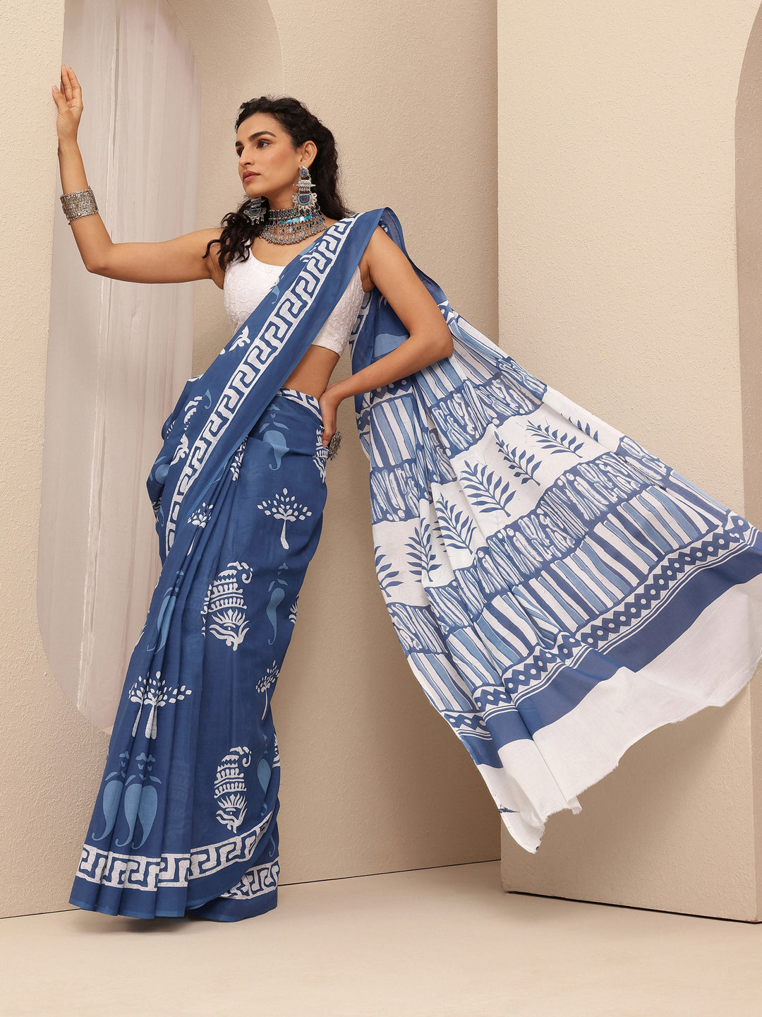 Blue Printed Cotton Saree With Unstitched Blouse Piece