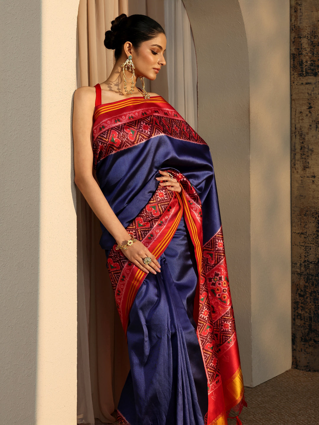 Blue Solid Silk Saree With Unstitched Blouse Piece