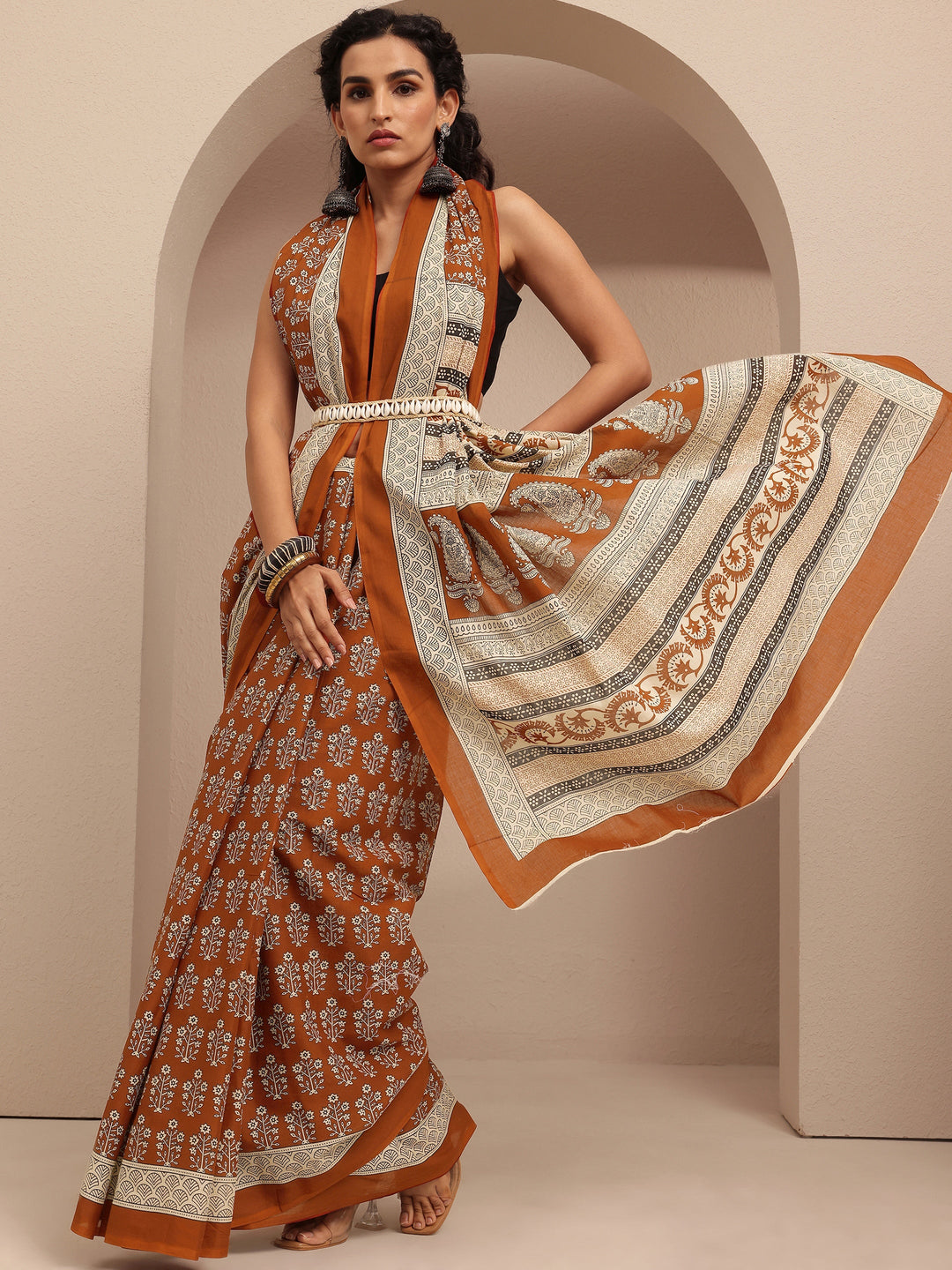 Brown Printed Cotton Saree With Unstitched Blouse Piece