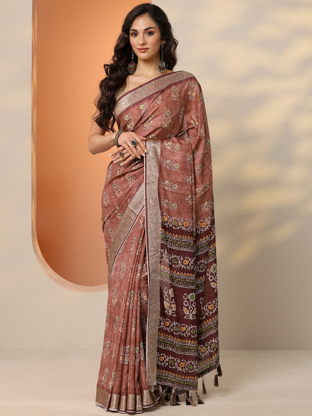 Brown Printed Silk Blend Saree With Unstitched Blouse Piece