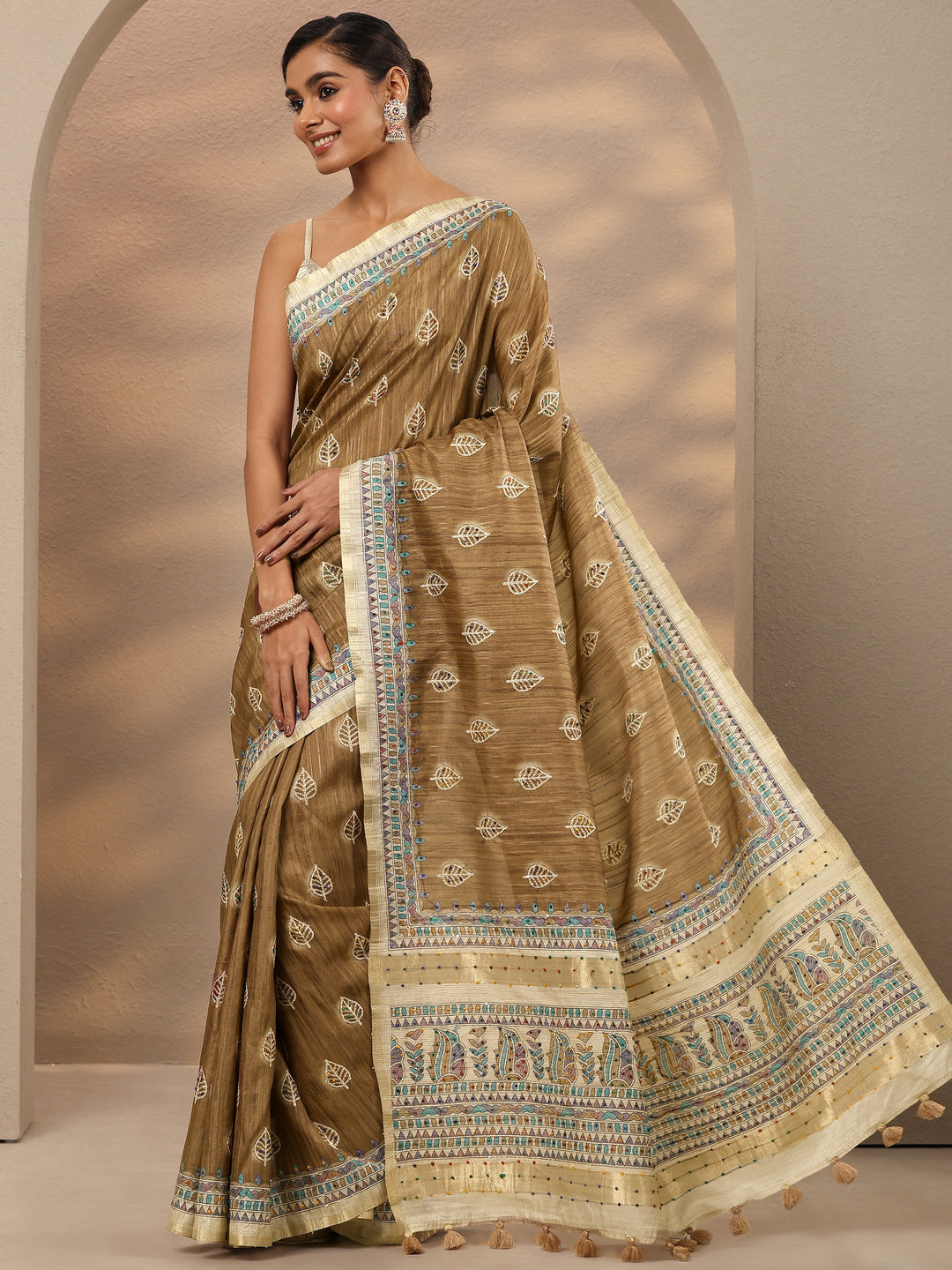 Brown Printed Silk Blend Saree With Unstitched Blouse Piece
