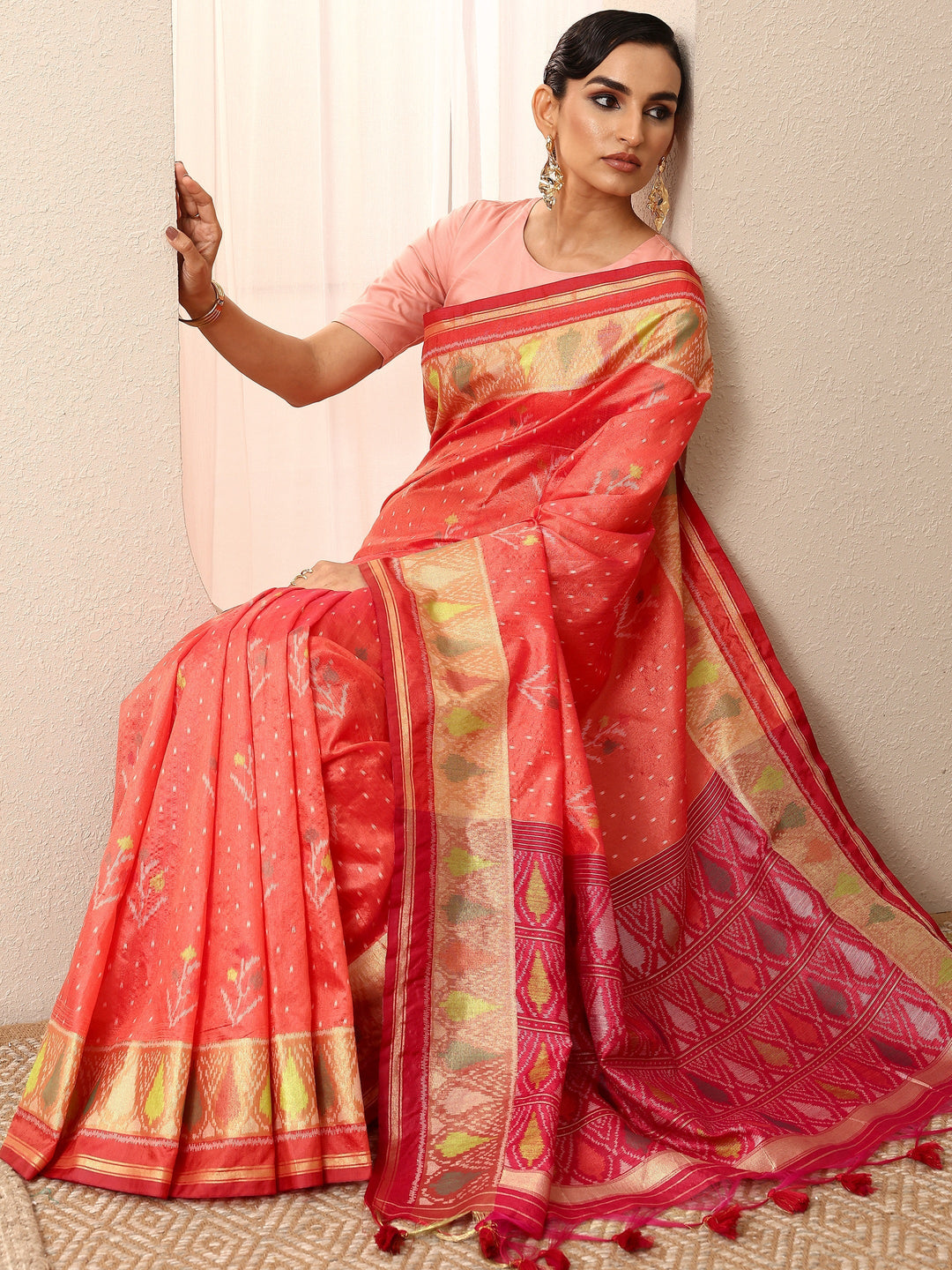 Coral Woven Design Banarsi Silk Blend Saree With Unstitched Blouse Piece