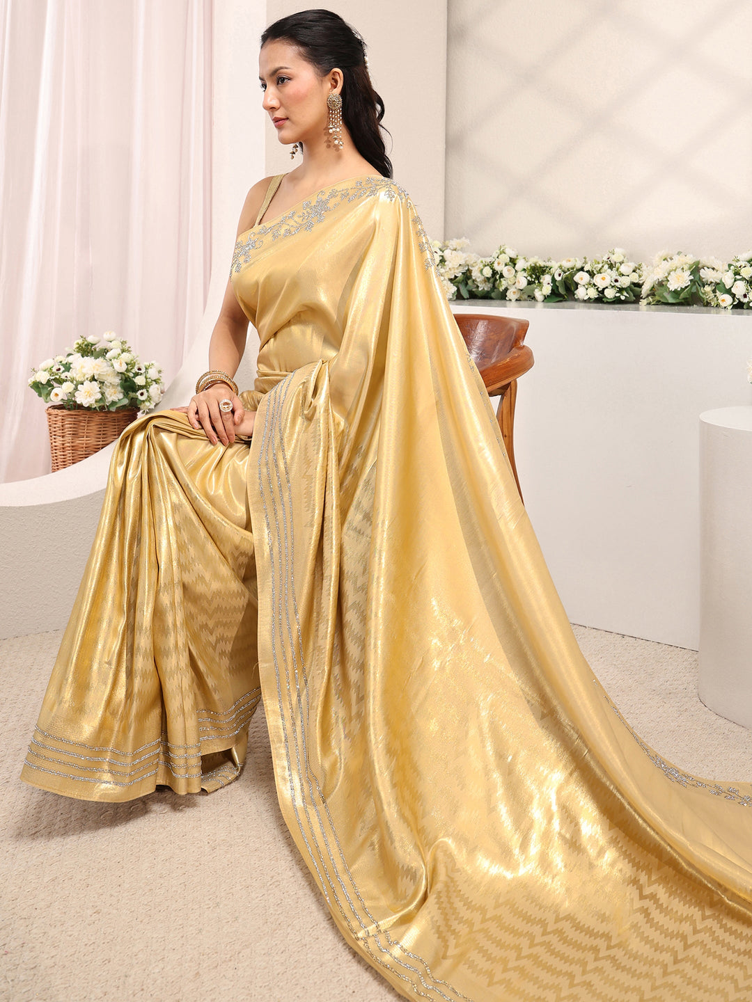 Gold Embellished Border Silk Blend Saree With Unstitched Blouse Piece