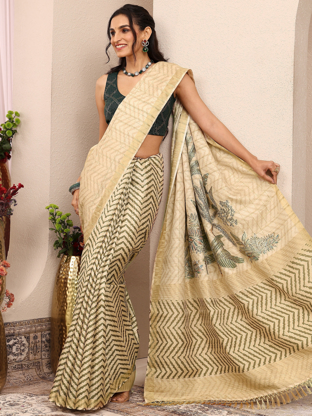 Gold Embroidered Silk Blend Saree With Unstitched Blouse Piece