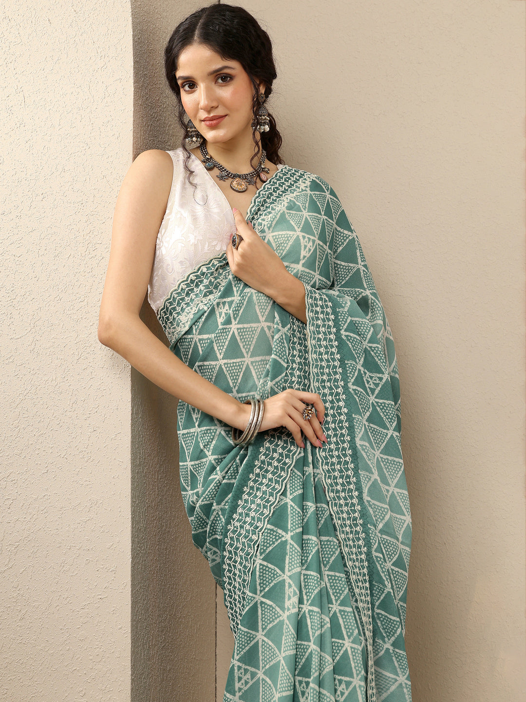 Green Bandhani Printed Georgette Saree With Unstitched Blouse Piece