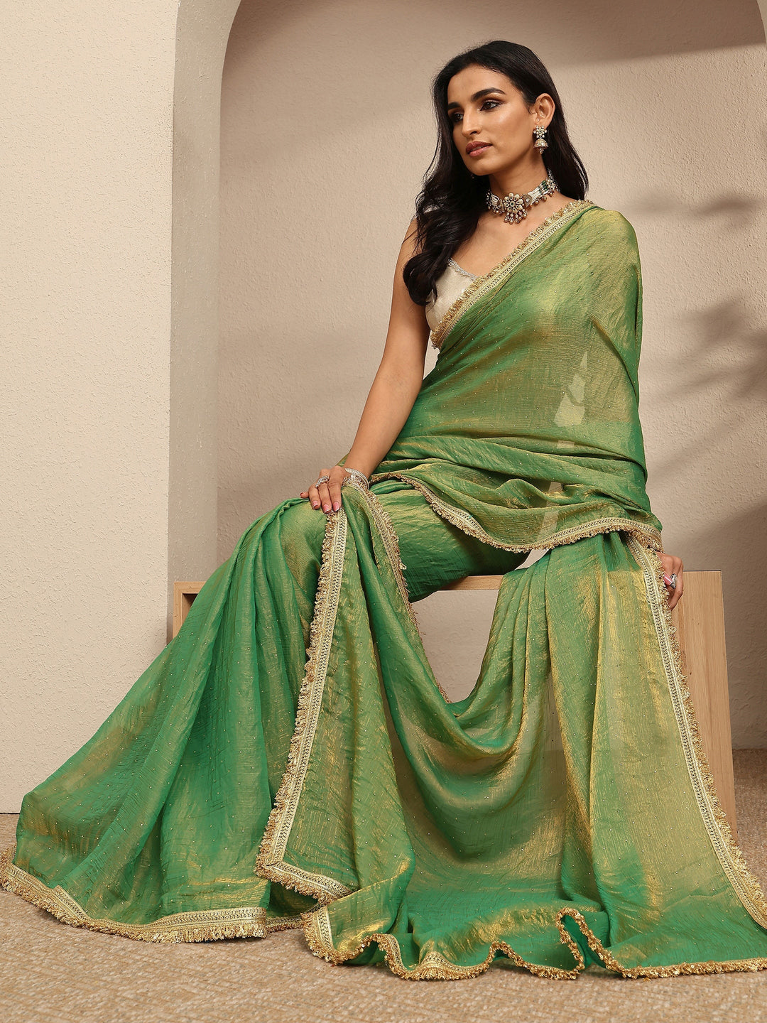 Green Embellished Silk Blend Saree With Unstitched Blouse Piece