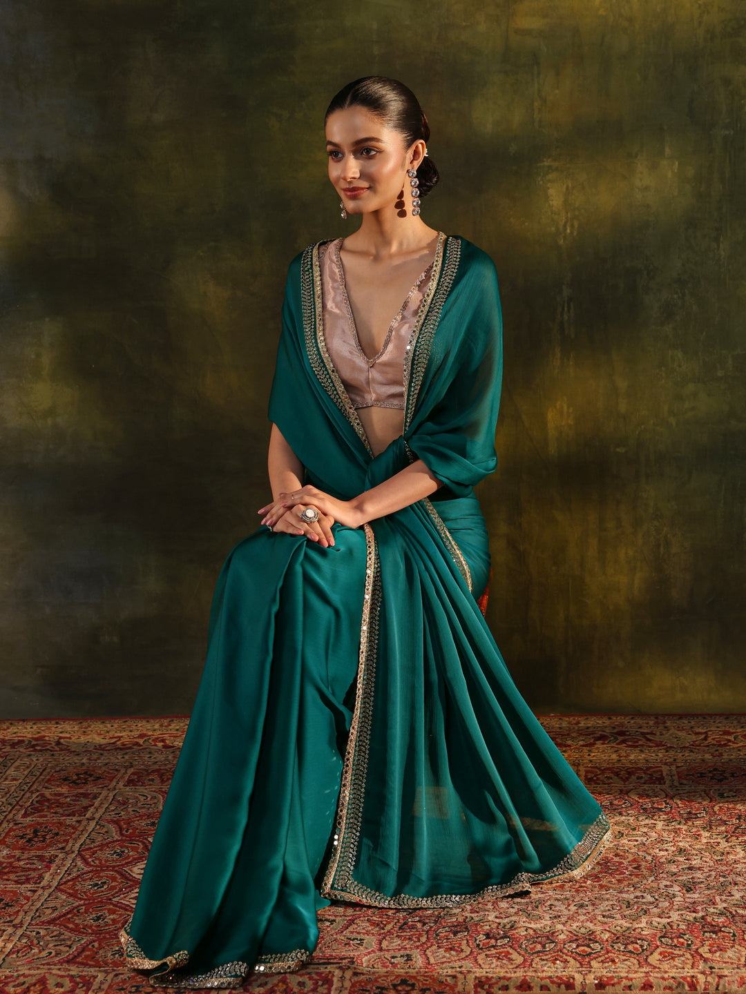 Green Embellished Silk Blend Saree With Unstitched Blouse Piece