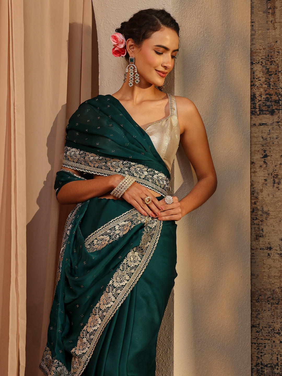 Green Embellished Silk Blend Saree With Unstitched Blouse Piece