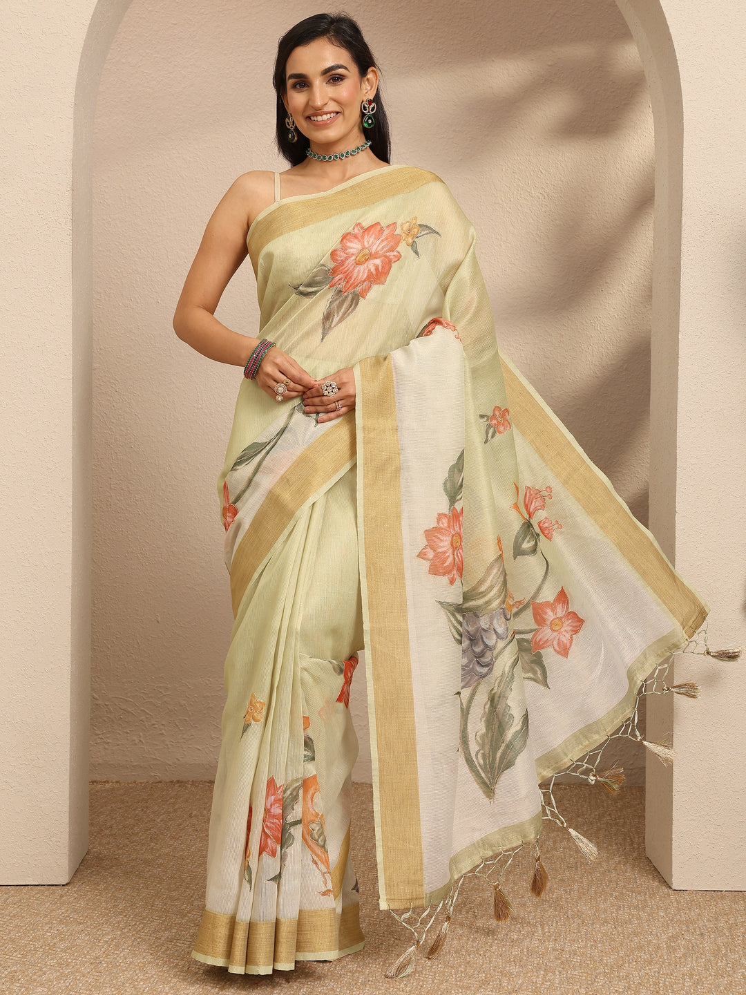 Green Embellished Silk Blend Saree With Unstitched Blouse Piece