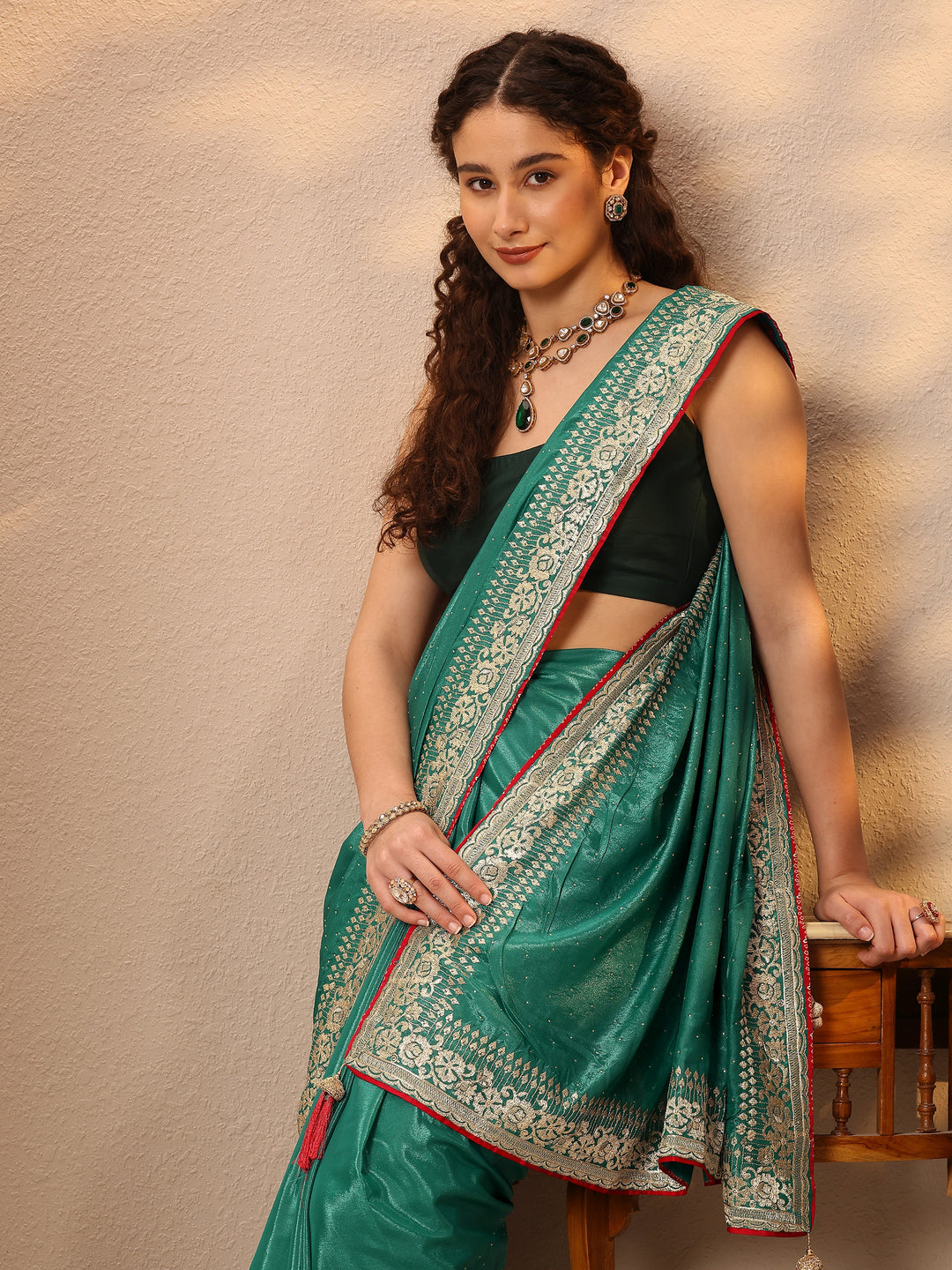 Green Embellished Silk Blend Saree With Unstitched Blouse Piece