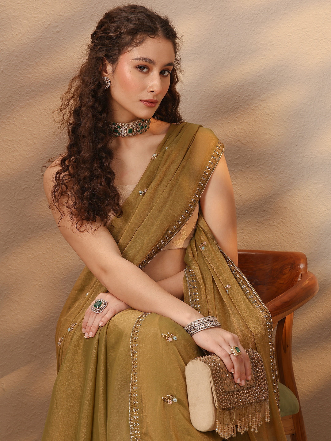 Green Embellished Silk Blend Saree With Unstitched Blouse Piece