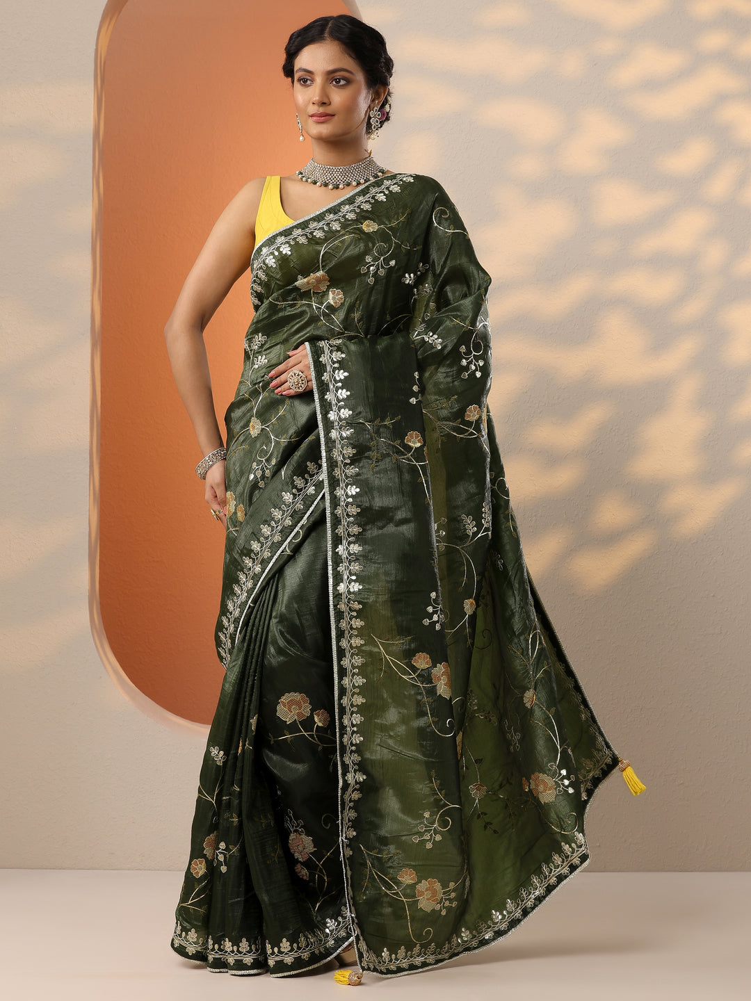 Green Embroidered Organza Saree With Unstitched Blouse Piece