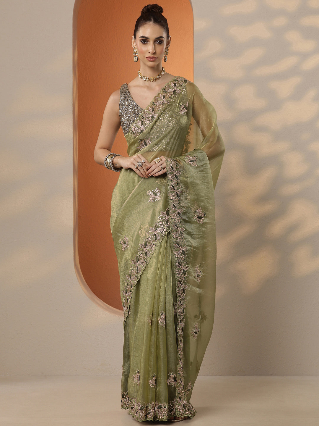 Green Embroidered Organza Saree With Unstitched Blouse Piece