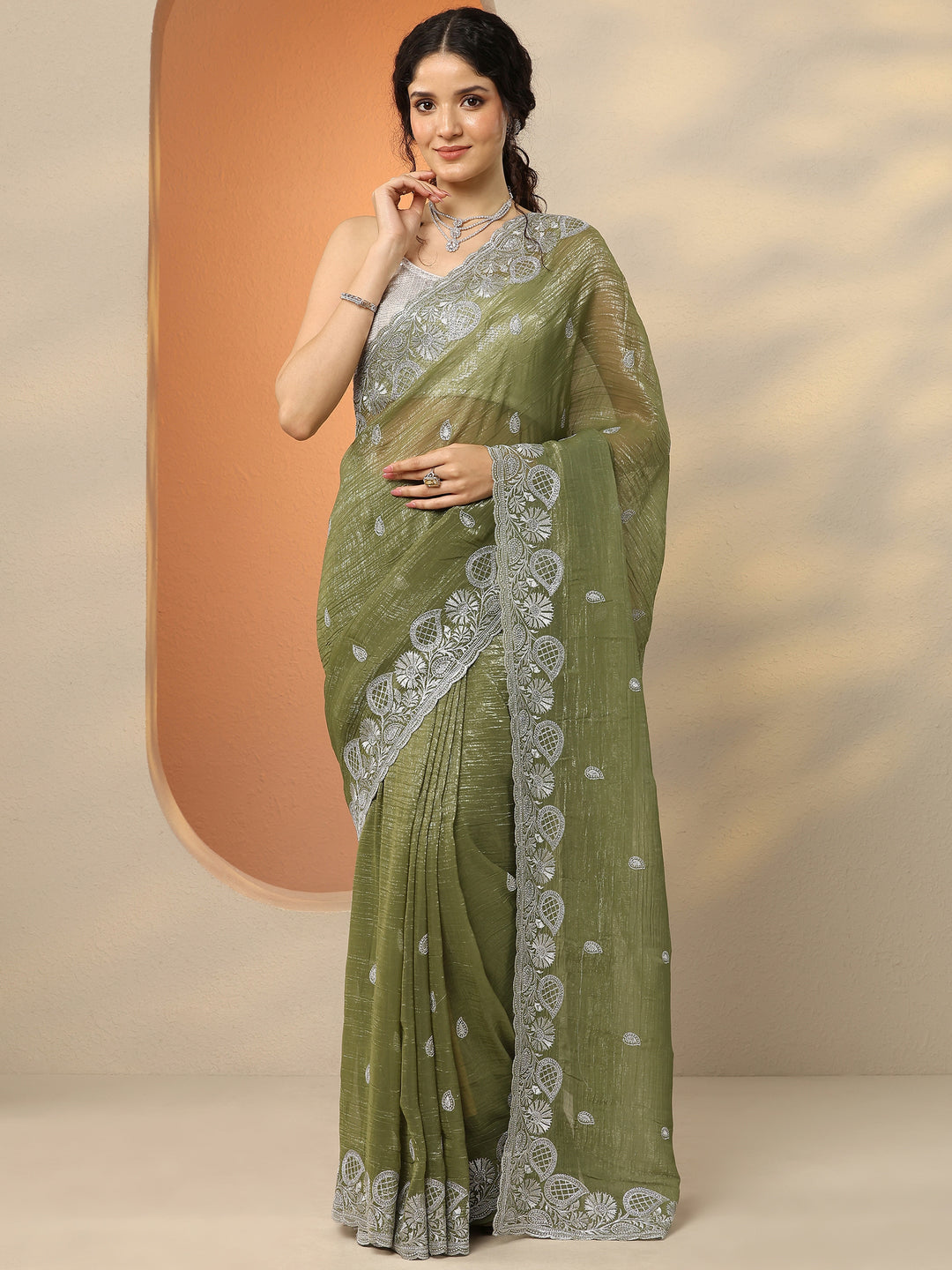 Green Embroidered Organza Saree With Unstitched Blouse Piece