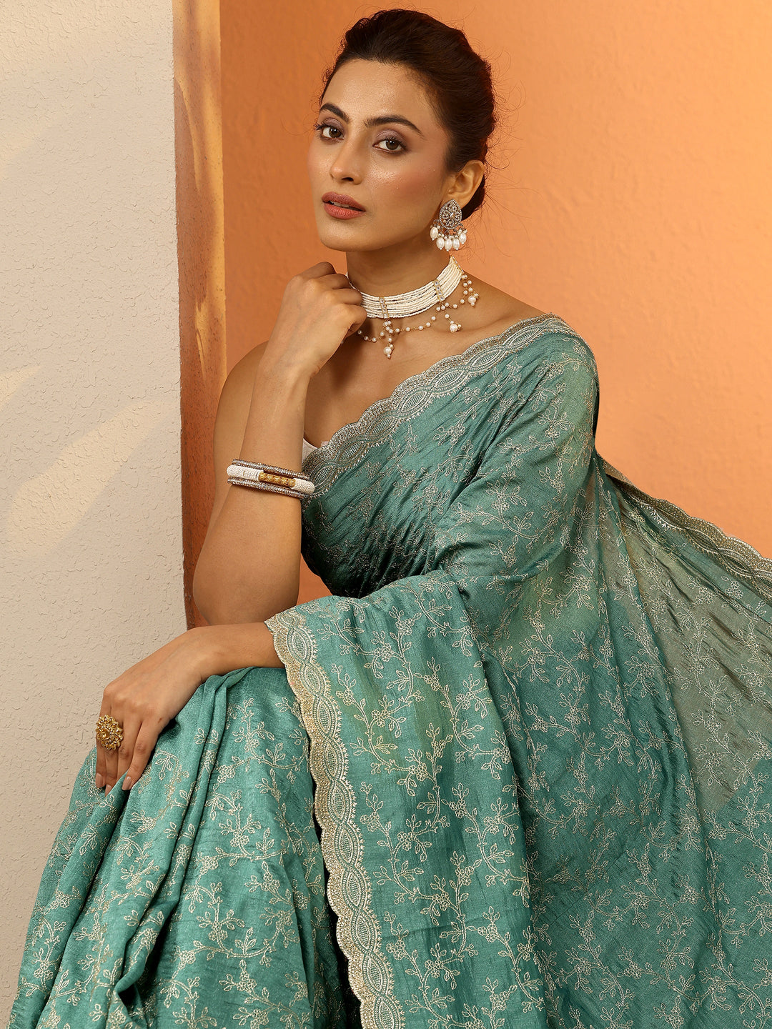 Green Embroidered Silk Blend Saree With Unstitched Blouse Piece