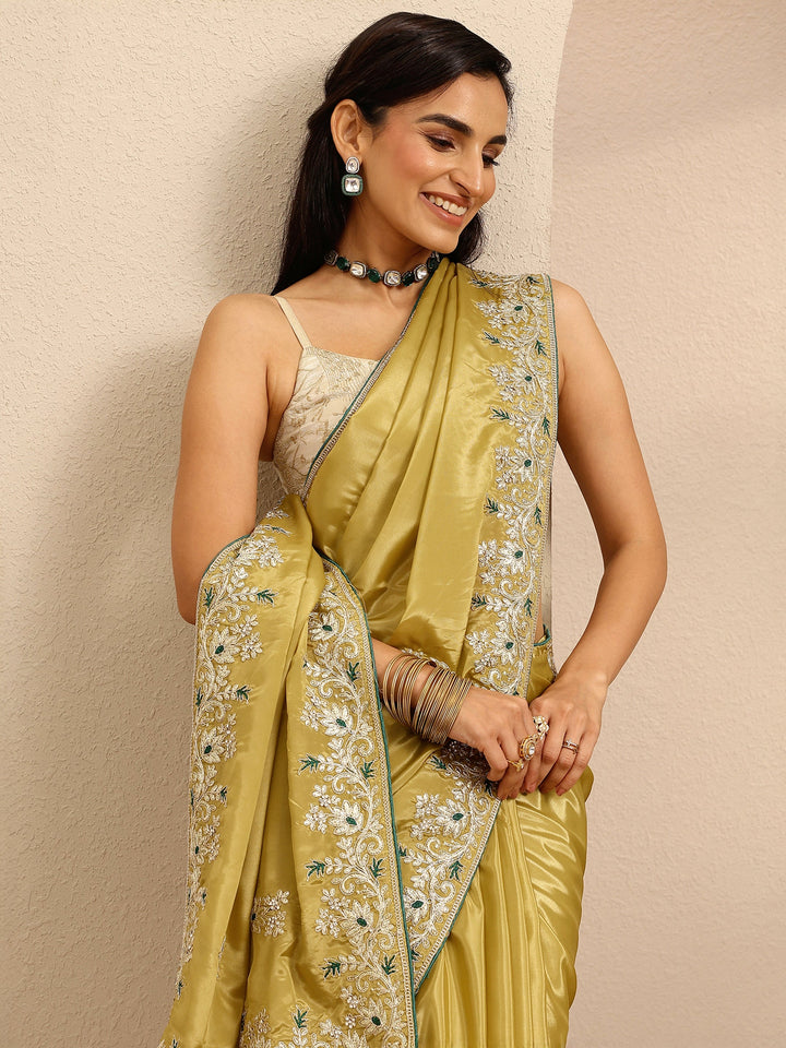 Green Embroidered Silk Blend Saree With Unstitched Blouse Piece