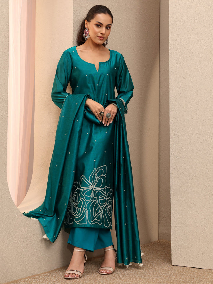 Green Embroidered Silk Blend Straight Suit Set With Dupatta