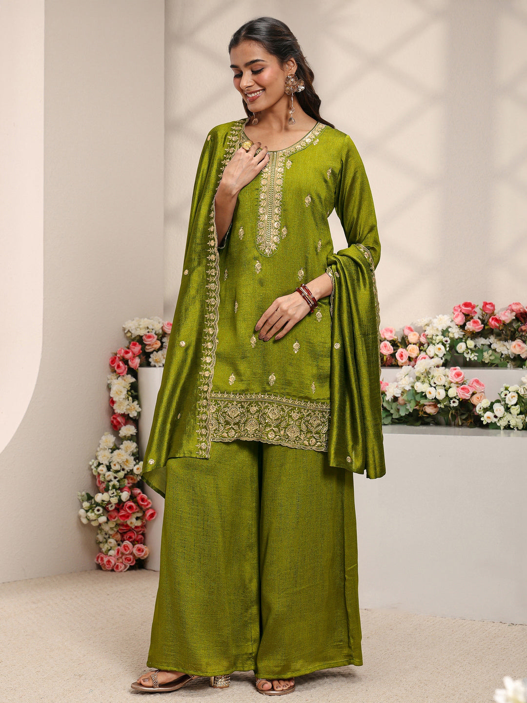 Green Embroidered Silk Blend Straight Suit Set With Dupatta