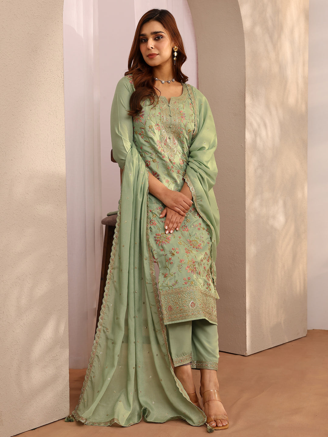 Green Embroidered Silk blend Straight Suit Set With Dupatta