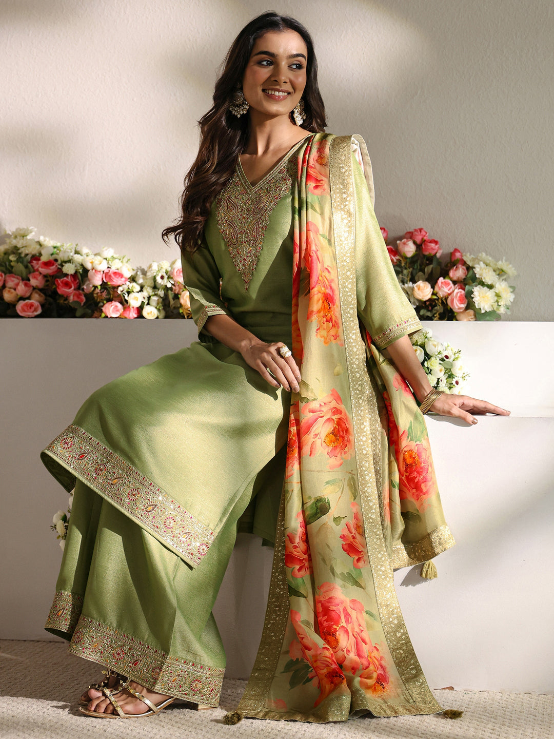 Green Embroidered Silk Blend Straight Suit Set With Printed Dupatta