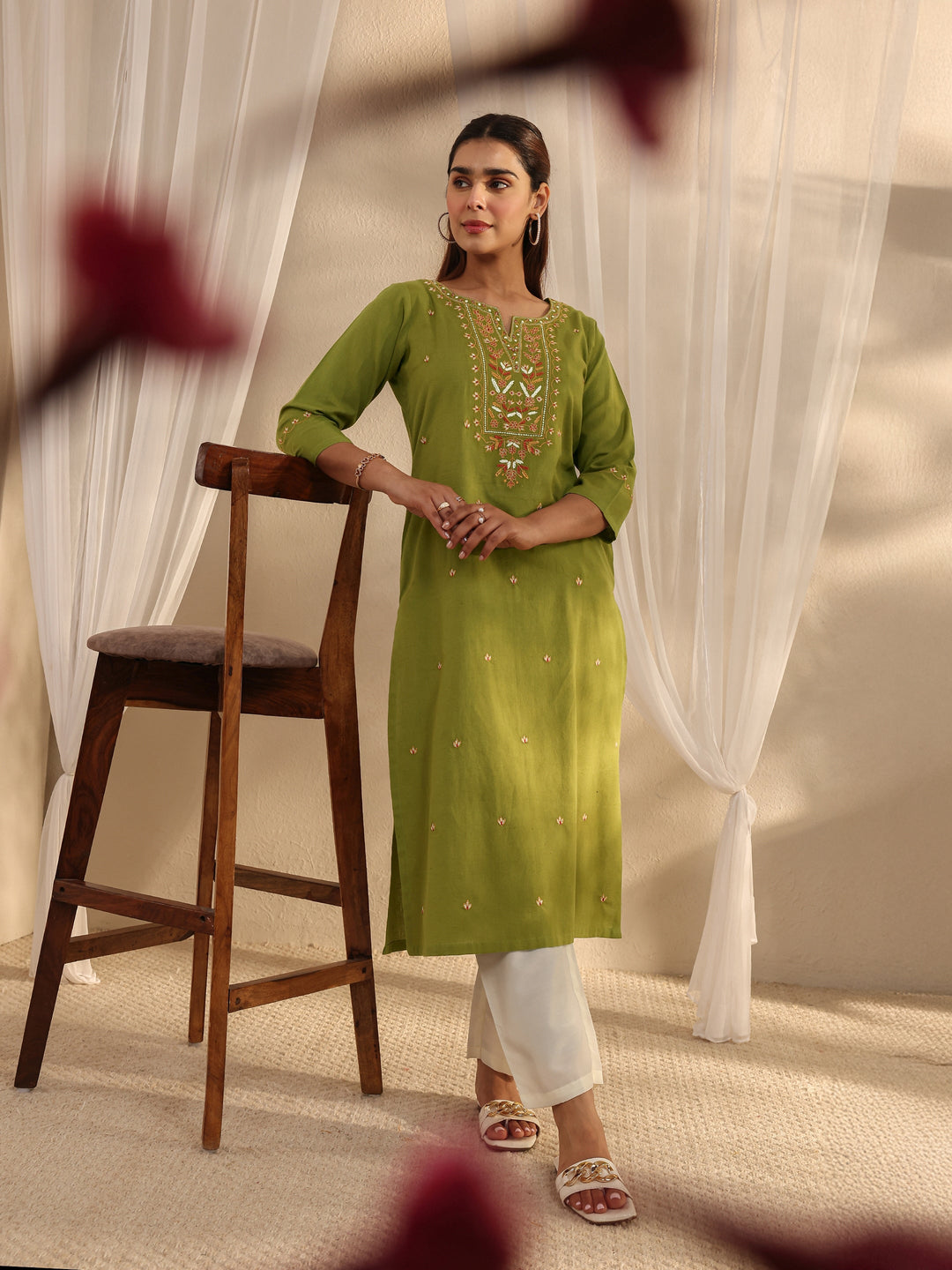 Green Ethnic Motif Embroidered Cotton Straight Kurta