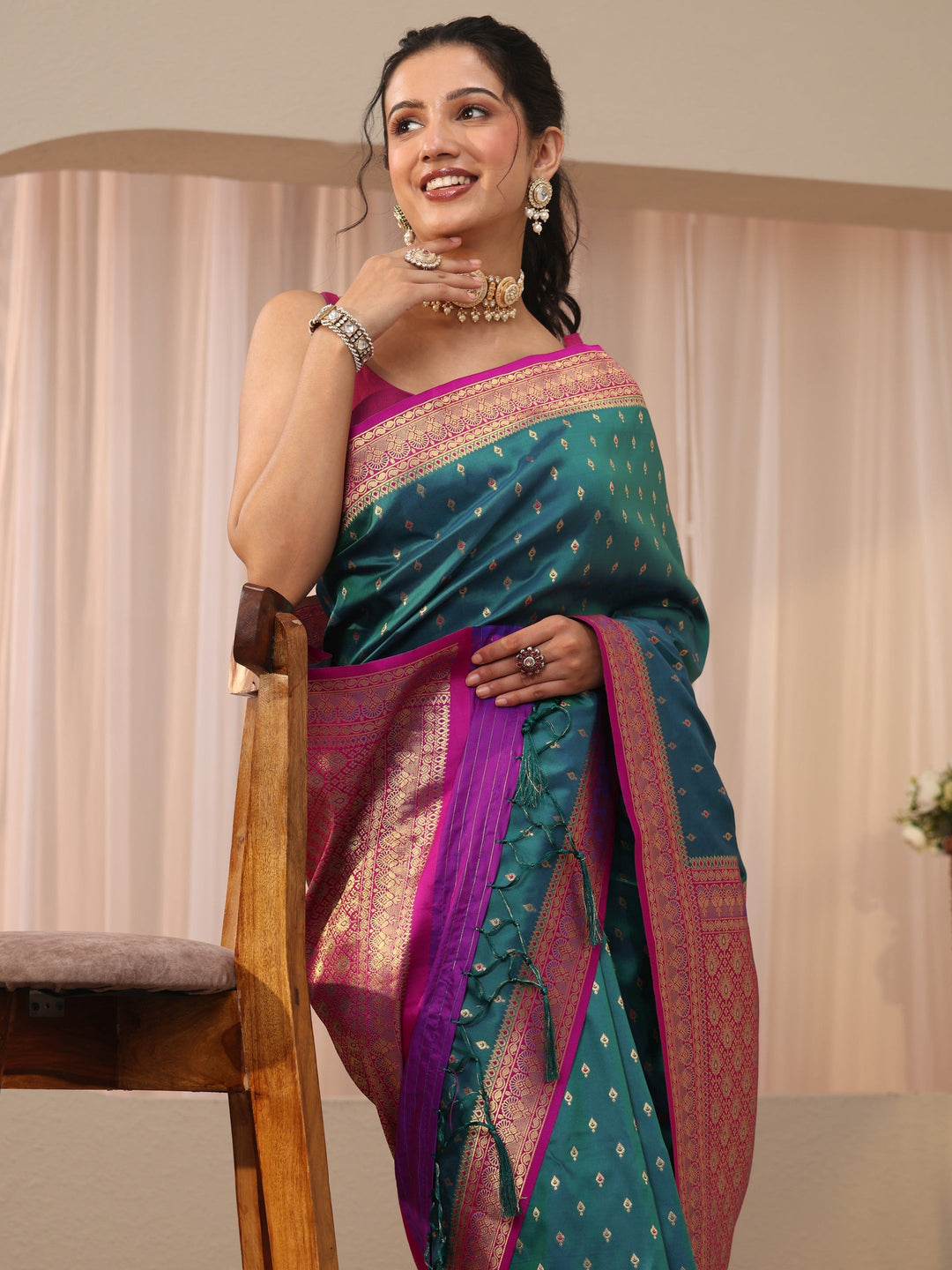 Green Ethnic Motif Self Design Silk Blend Saree